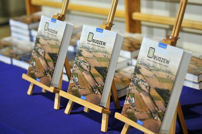 700 lat Brudzewa w jednym tomie