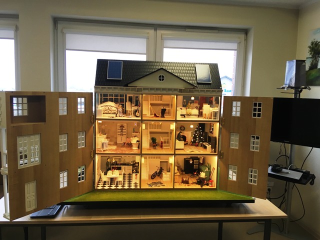 Nowy symulator zagrożeń pożarowych w słupeckiej komendzie