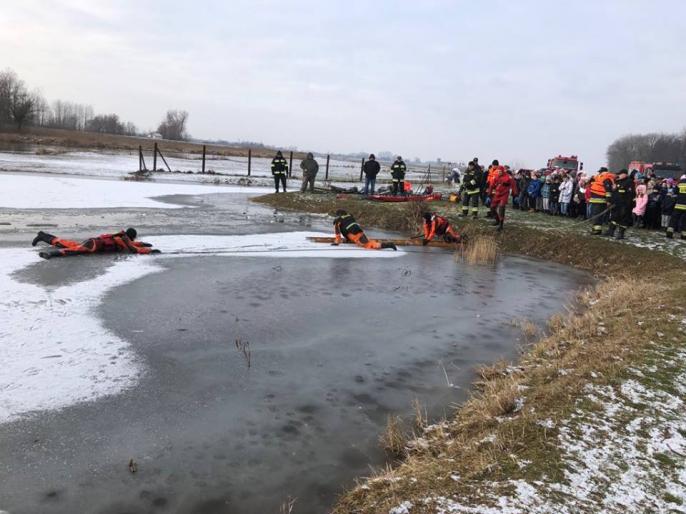 Pokaz ratownictwa zimowego