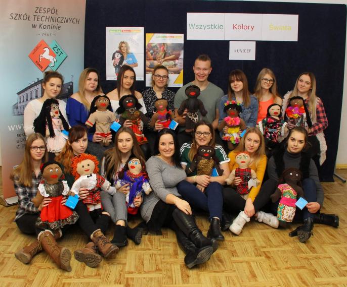 Zaproszenie do ZST na wystawę lalek uszytych dla Unicef Polska