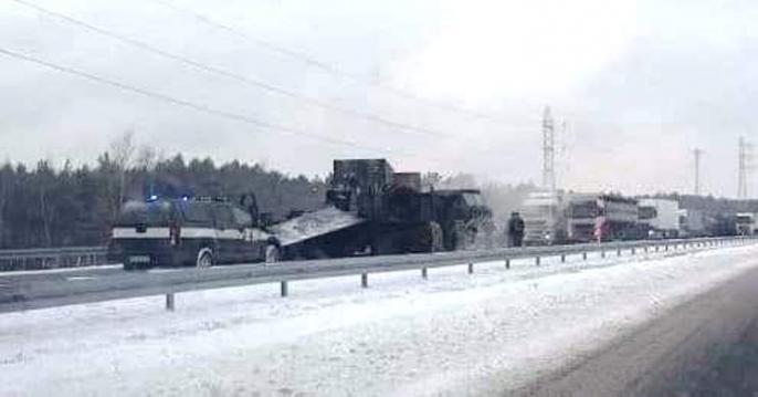 Nowe zdjęcie -Wypadek amerykańskich samochodów wojskowych na A2