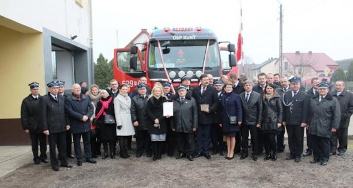 Przekazanie samochodu jednostce OSP Kuny