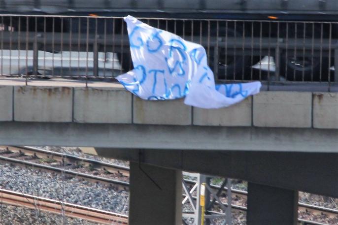 Foto – pstryk … Na pociąg czy samochów ?