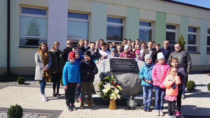 PAMIĘTALIŚMY O JANIE PAWLE II – PATRONIE NASZEGO GIMNAZJUM