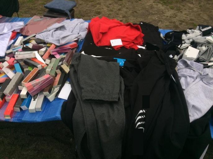 Policjanci zatrzymali trzy osoby za handel podróbkami