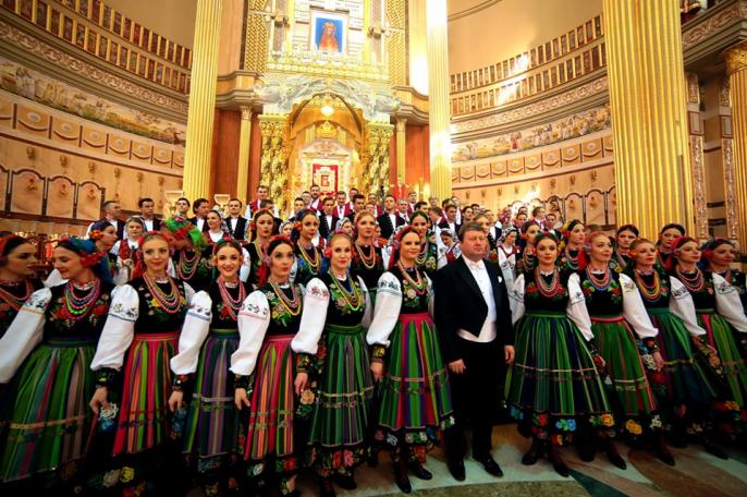 Państwowy Zespół Ludowy Pieśni i Tańca „Mazowsze” zaśpiewał dla marianów