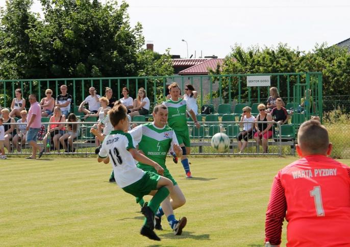 Młodzi piłkarze dali wygrać swym ojcom ….