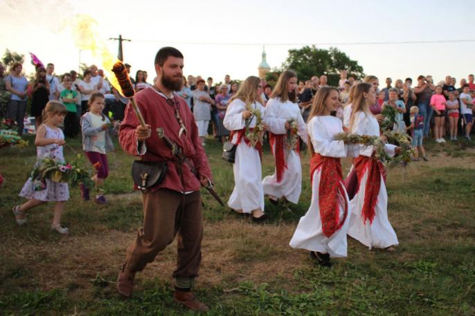 Noc pełna rozrywki i czarów