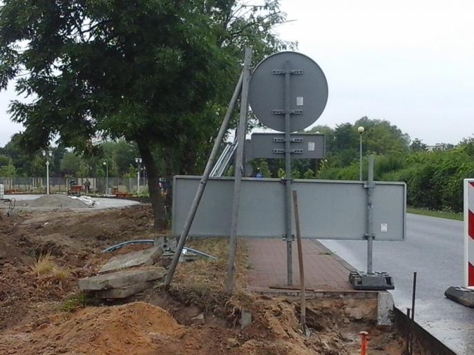 Czytelnicy piszą … Czekamy na chodnik