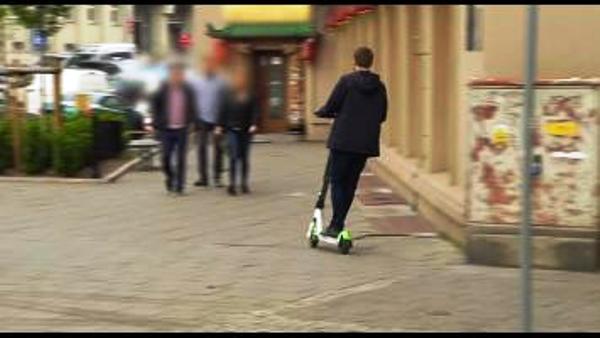 hulajnogi mogą być niebezpieczne – pierwsza kolizja w Koninie