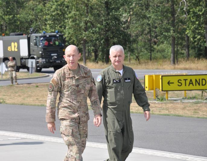 Wizyta amerykańskiego Dowódcy Lotnictwa Bojowego w Powidzu