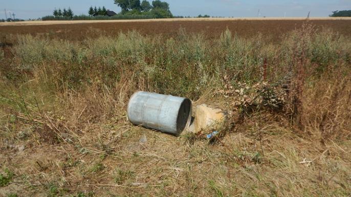 Beczka z substancją chemiczną w Rgielewie