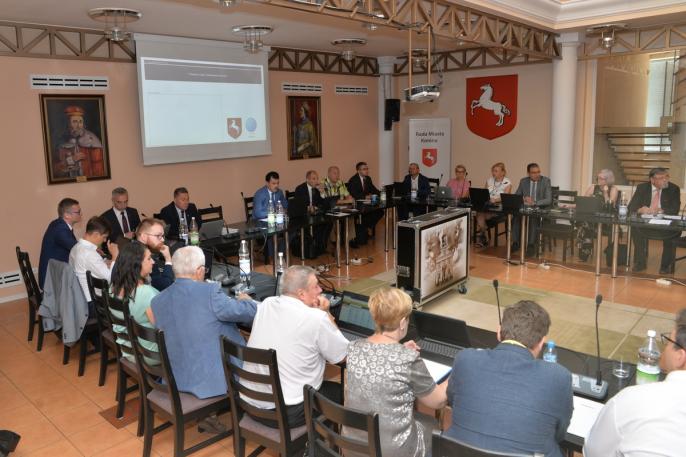 Uchwała o nieudzieleniu absolutorium nieważna