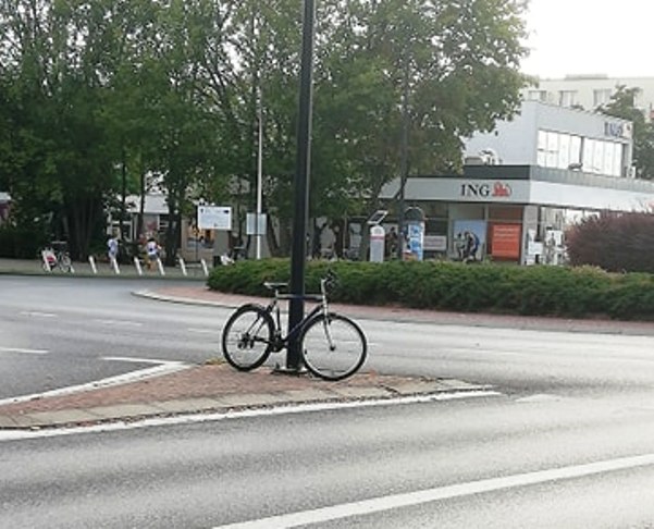 Foto – pstryk …Rozbitek na wyspie