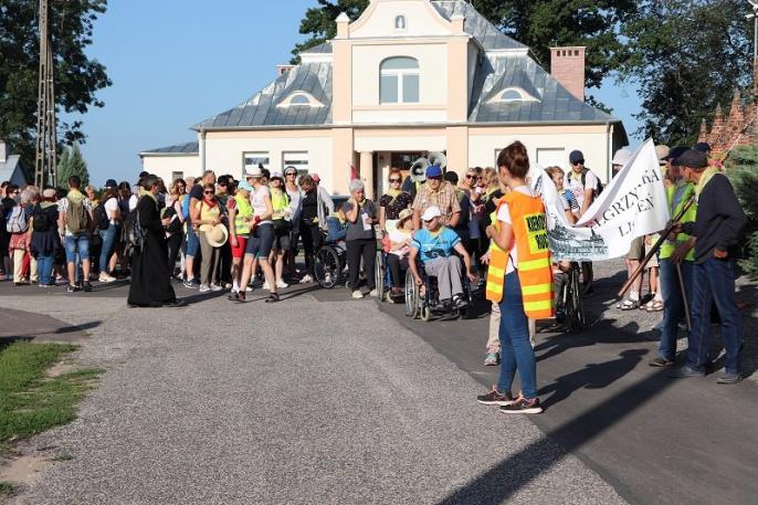 Pielgrzymka gminy Krzymów