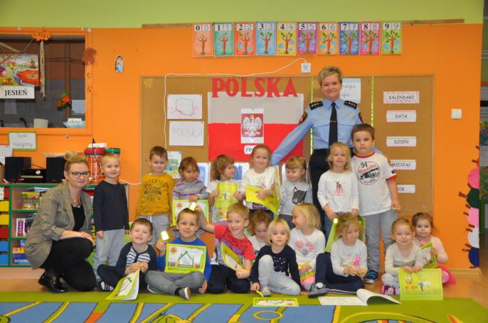 AKADEMIA BEZPIECZEŃSTWA ODWIEDZA SENIORÓW I PRZEDSZKOLAKI