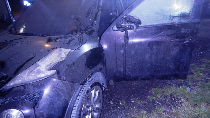 Pożar samochodu w garażu