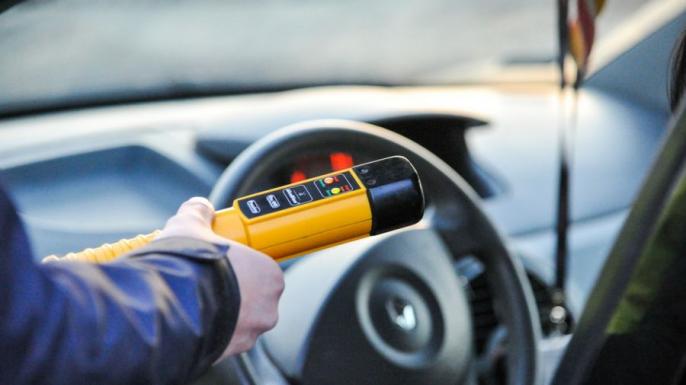 PIJANY KIEROWCA PRZYJECHAŁ PO DZIECI