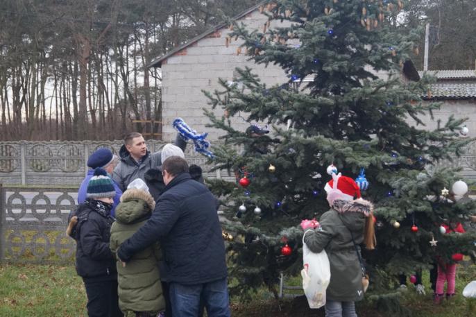 Rodzinne ubieranie choinki w Chylinie