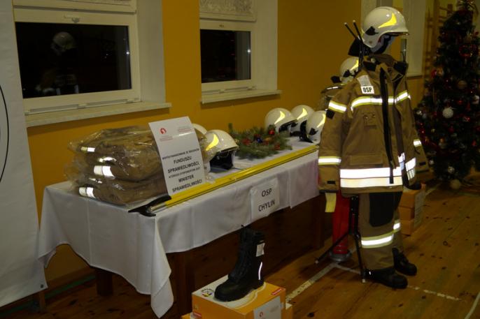 Nowy sprzęt ratownictwa i wyposażenie dla jednostek OSP Chylin i OSP Natalia