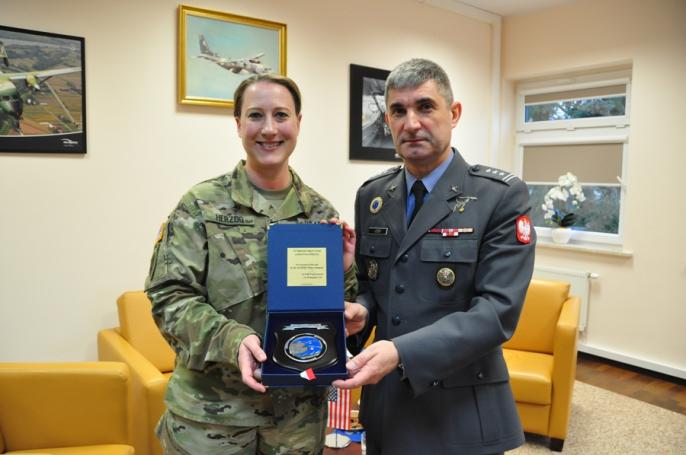 Polsko-amerykańskie spotkanie w Dowództwie 3. Skrzydła Lotnictwa Transportowego