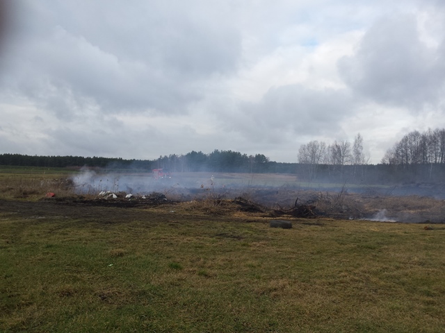 Pożar torfowiska oraz śmieci w miejscowości Dębowiec
