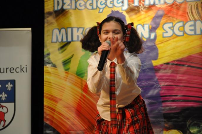 Mikrofon, scena i oni