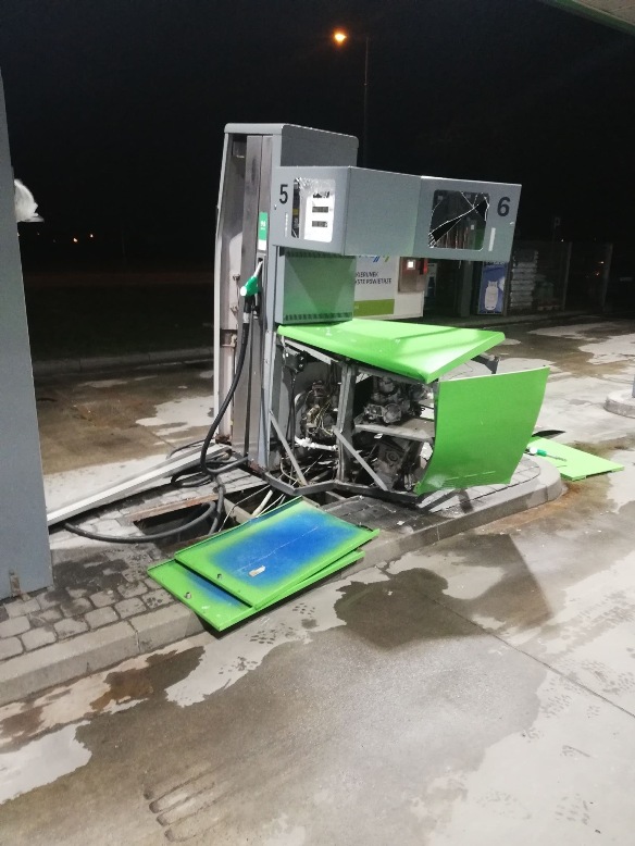 Nocna akcja na stacji paliw