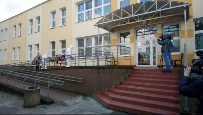 Poznaniak podróżował z mężczyzną zakażonym koronawirusem