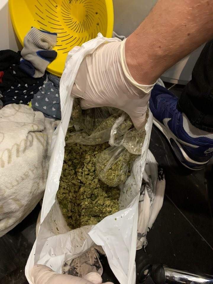 Przechowywał skradziony samochód i narkotyki