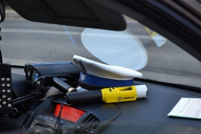 POLICJANT W CZASIE WOLNYM OD SŁUŻBY ZATRZYMAŁ NIETRZEŹWEGO KIERUJĄCEGO