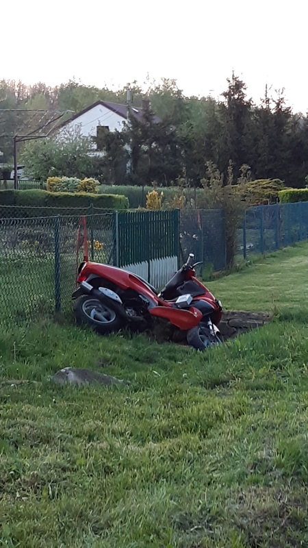 NIETRZEŹWY KIERUJĄCY ZAKOŃCZYŁ SWOJĄ JAZDĘ NA BETONOWYM PRZEPUŚCIE