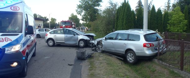 Zderzenie trzech samochodów w Kątach