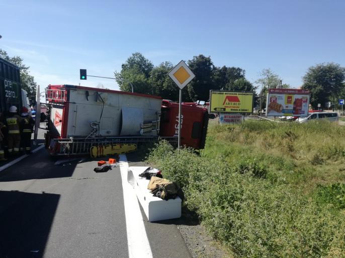 Wypadek samochodu pożarniczego w Kłodawie
