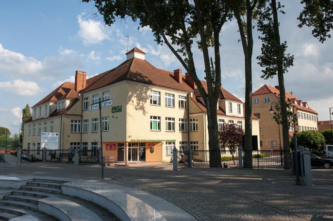 Nauczyciele ZS CKU w Koninie czytają dzieciom…