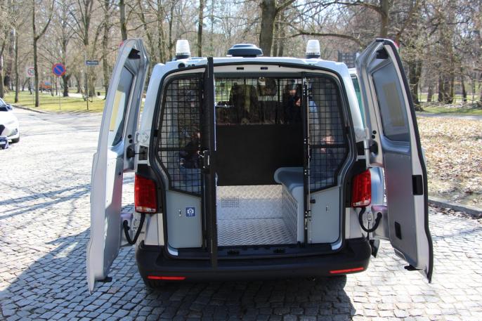 Pierwsza partia nowoczesnych furgonów patrolowych już w Poznaniu