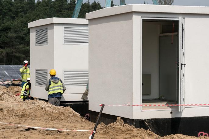 Kontenerowe stacje transformatorowe na farmie fotowoltaicznej