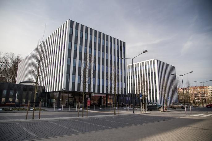 Uwaga na fałszywe SMS-y o nocnej lokacie