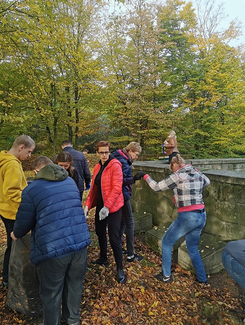 Porządki na Cmentarzu Wojskowym