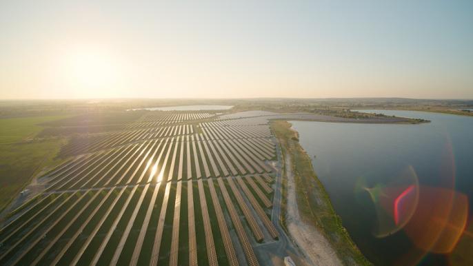 Największa elektrownia słoneczna w Polsce już produkuje prąd – farma Brudzew ESOLEO i ZE PAK