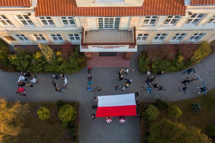 ŻYWY NAPIS – POLSKA. Happening z okazji Święta Niepodległości