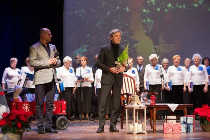 Relacja ze Świątecznego Salonu Poezji w KDK