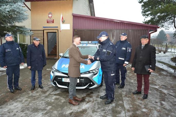 Komisariaty Policji w Ślesinie i Rychwale z nowymi radiowozami