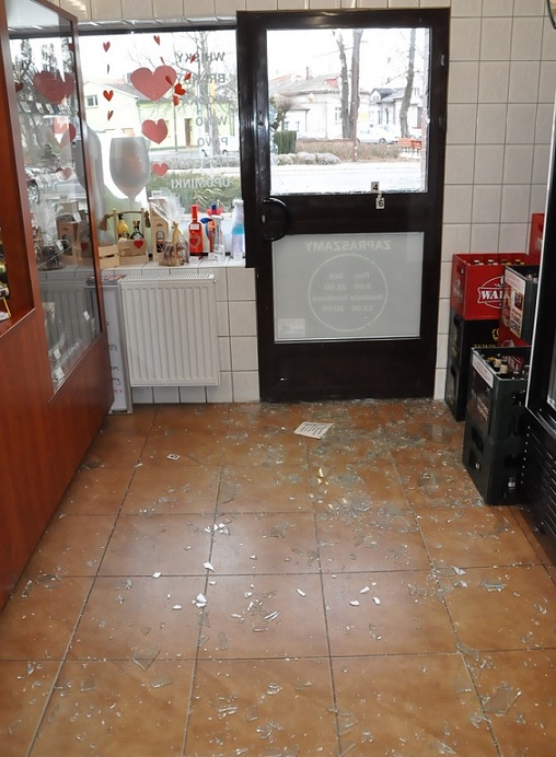 Zatrzymano sprawców włamania do sklepu