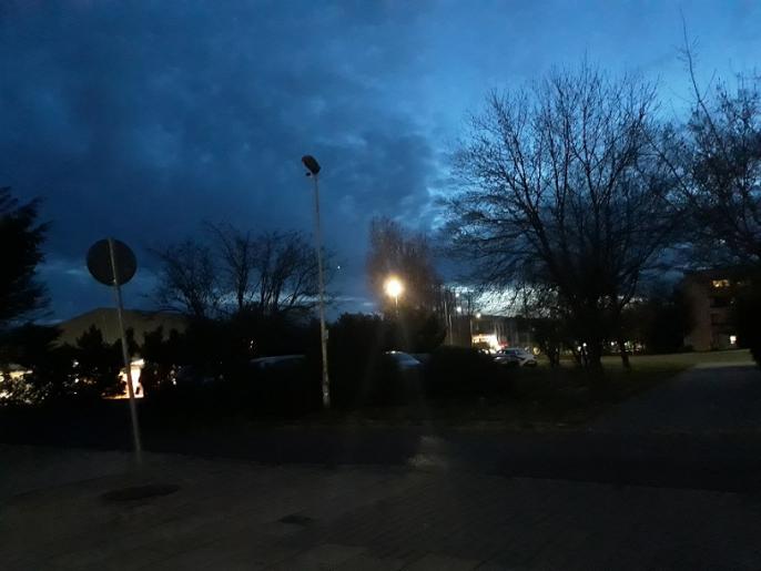 Na jednym z osiedlowych parkingów na konińskim Zatorzu (znowu) panują ciemności…