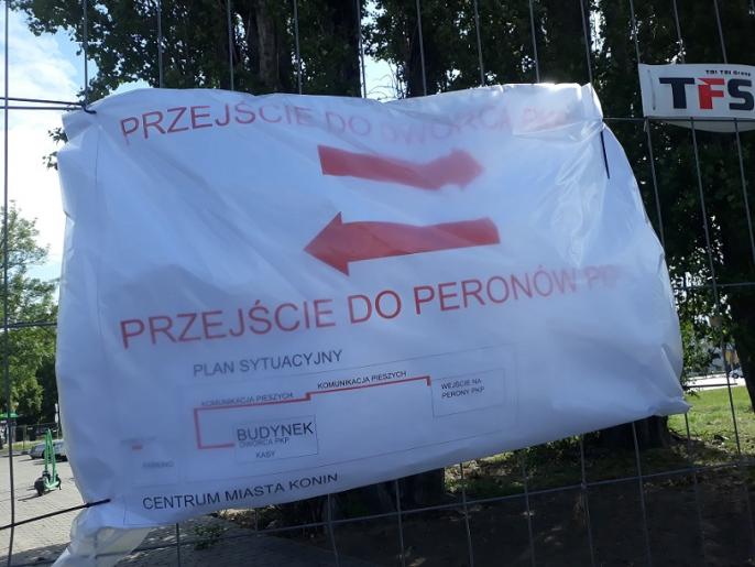 Choć właściwa przebudowa dworca się jeszcze nie zaczęła, żarty się skończyły. Jak teraz się przemieszczać wokół terenu budowy?