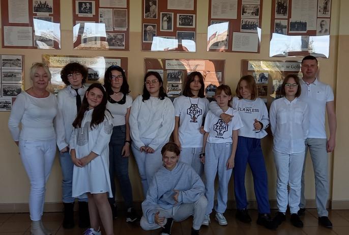 RADOŚNIE I WESOŁO W SZKOLE. DOBRE UCZYNKI + BIEL = ANIOŁ