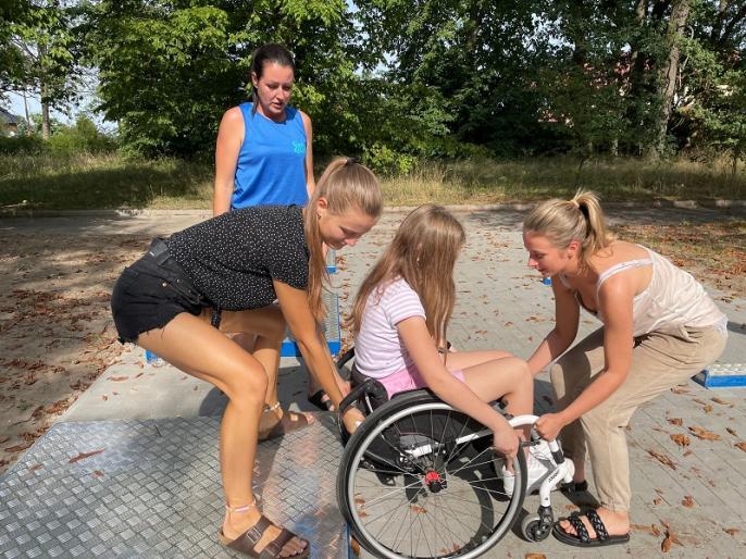 Wolontariusze z Fundacji PODAJ DALEJ zmieniają świat i siebie!