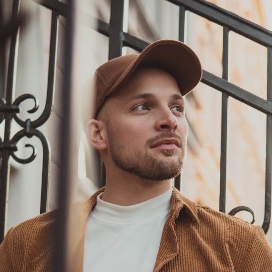 Maks Łapiński zagra w Strzałkowie – Kino Za Rogiem!